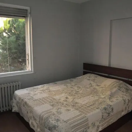Kadikoy Bolgesinde Cok Merkezi Site Icinde Daire *