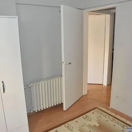 Kadikoy Bolgesinde Cok Merkezi Site Icinde Daire *