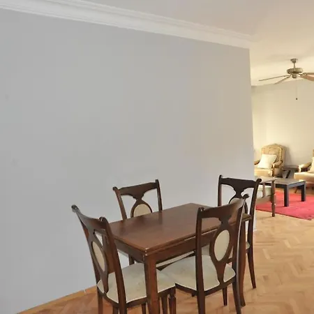 Kadikoy Bolgesinde Cok Merkezi Site Icinde Daire